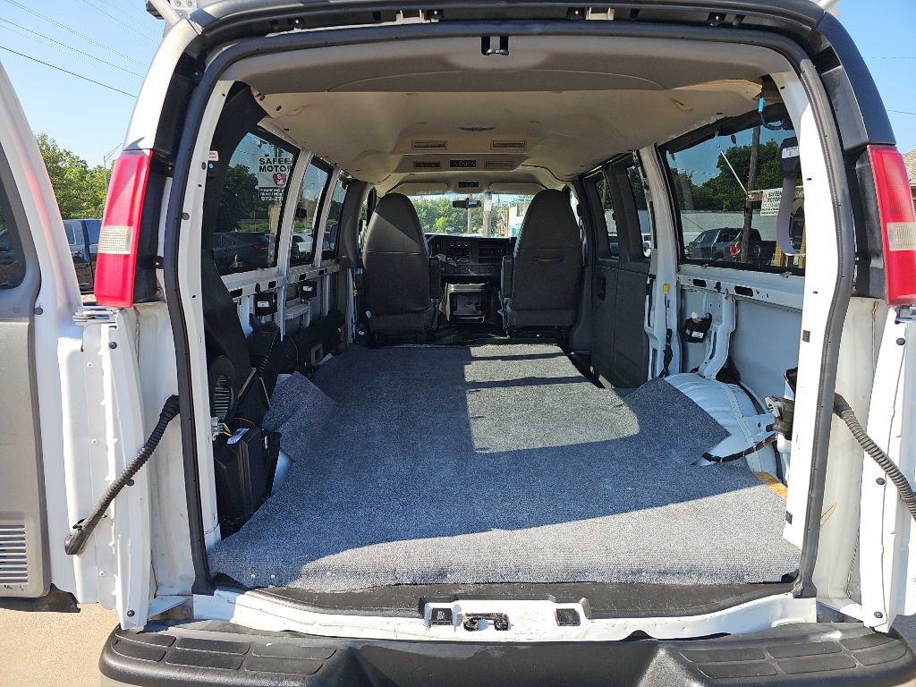 2013 Chevrolet Express Image 22