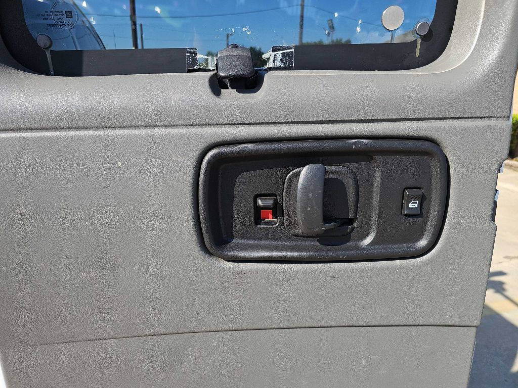 2013 Chevrolet Express Image 23