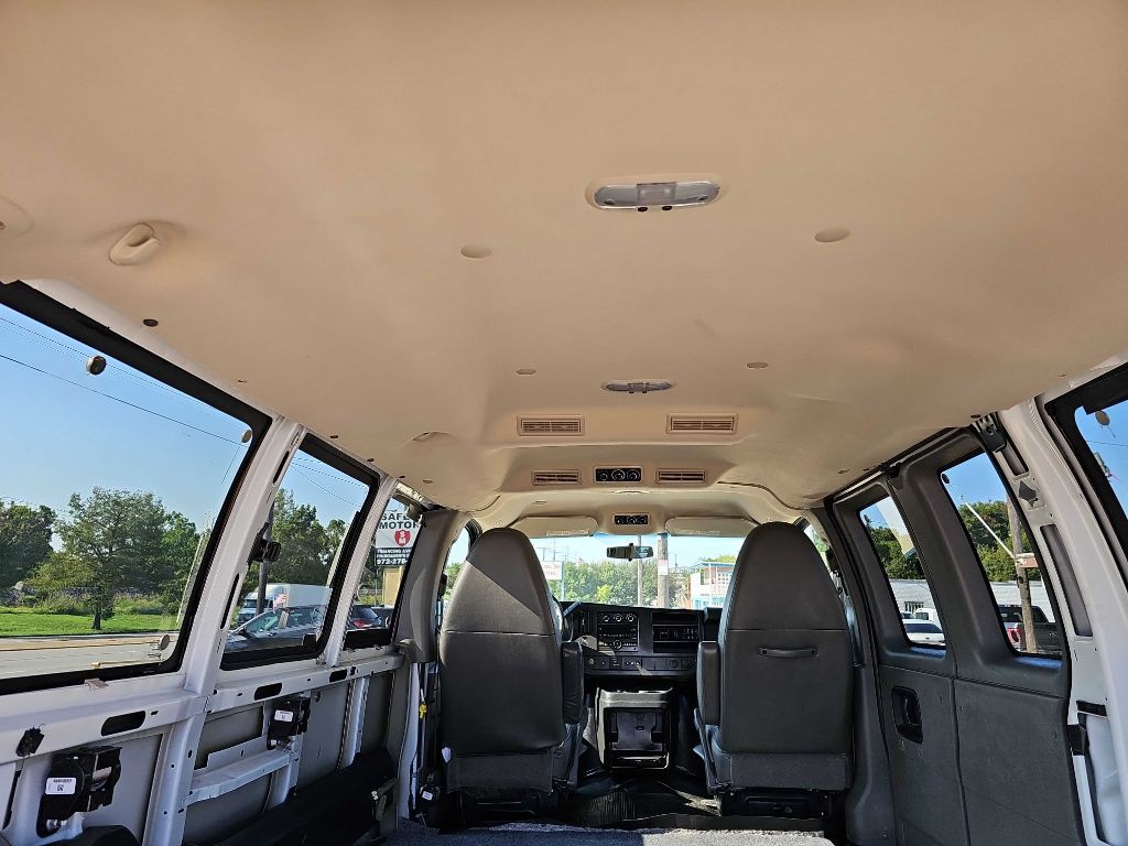 2013 Chevrolet Express Image 24