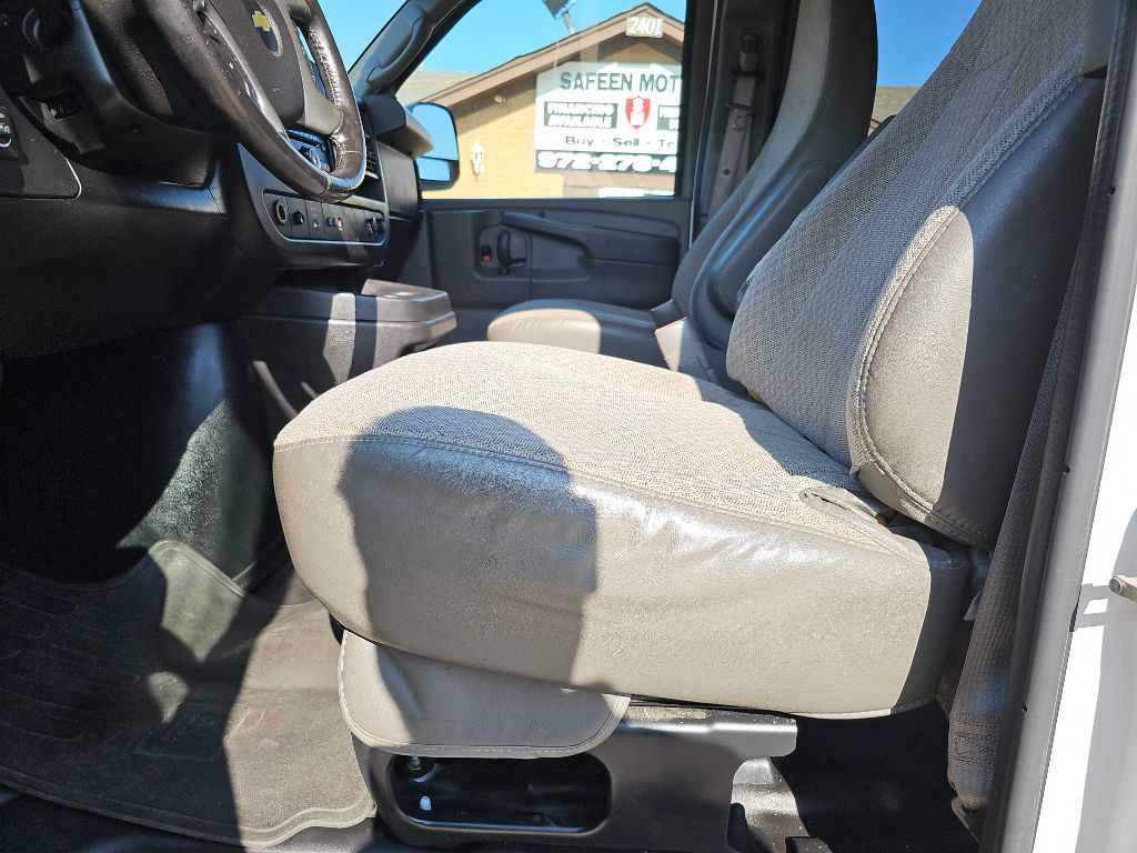 2013 Chevrolet Express Image 26