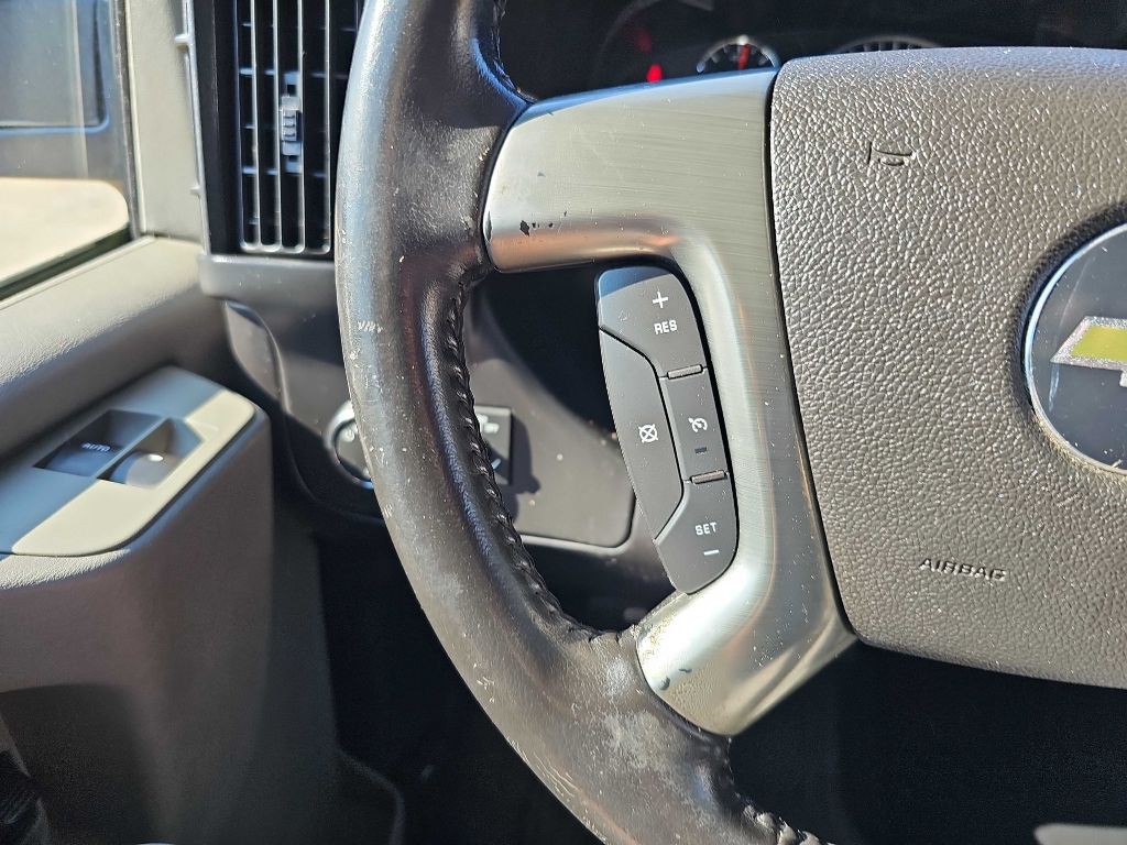 2013 Chevrolet Express Image 28