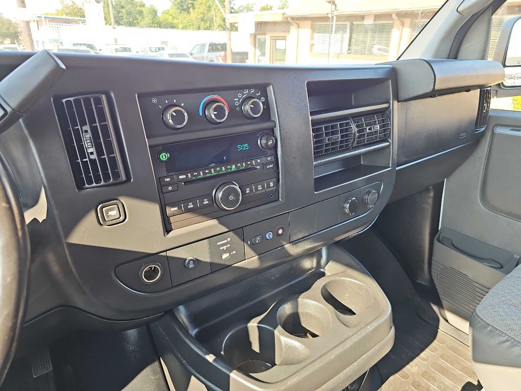 2013 Chevrolet Express Image 31