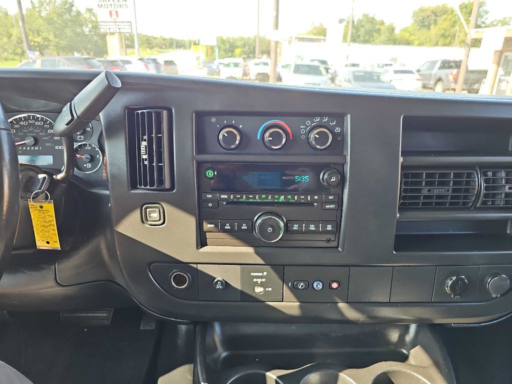 2013 Chevrolet Express Image 32