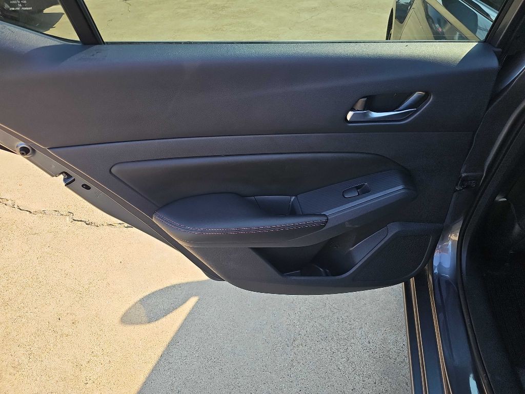 2022 Nissan Altima Image 10
