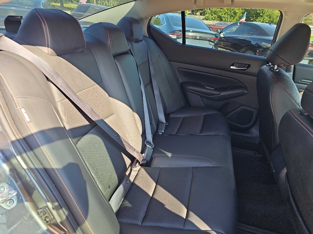 2022 Nissan Altima Image 17