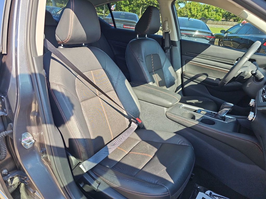 2022 Nissan Altima Image 19