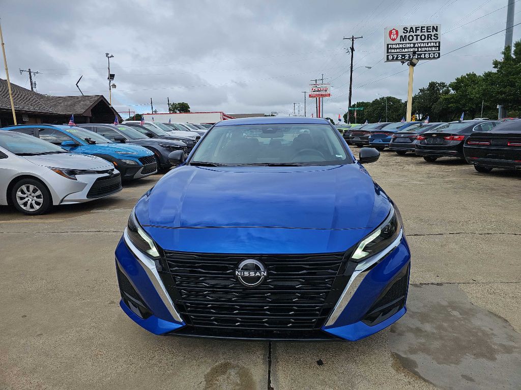 2025 Nissan Altima Image 8