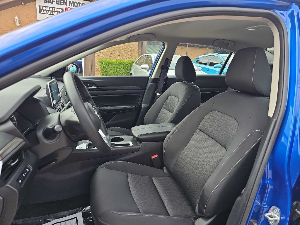 2025 Nissan Altima Image 12