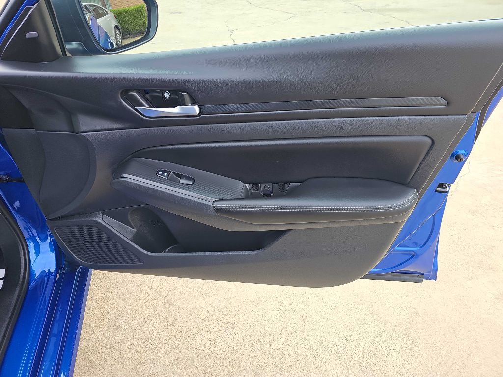 2025 Nissan Altima Image 18