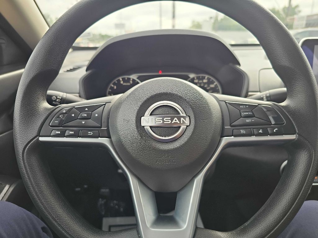 2025 Nissan Altima Image 21