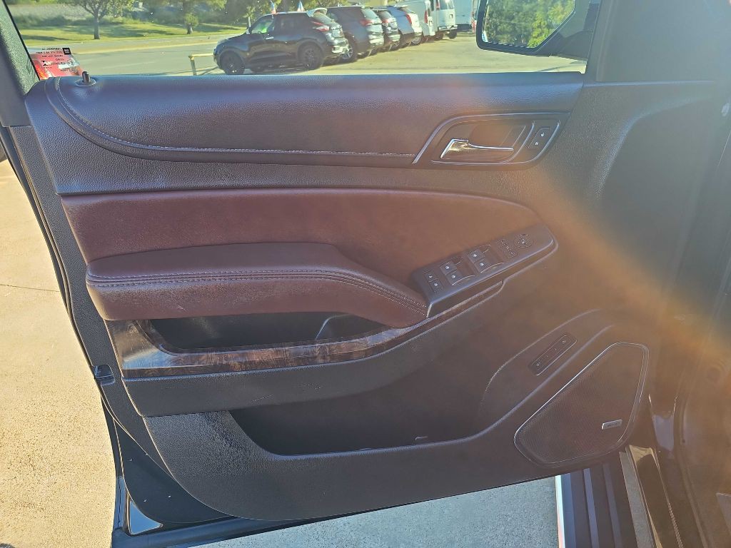 2016 Chevrolet Suburban Image 12