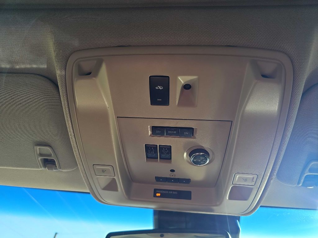 2016 Chevrolet Suburban Image 32