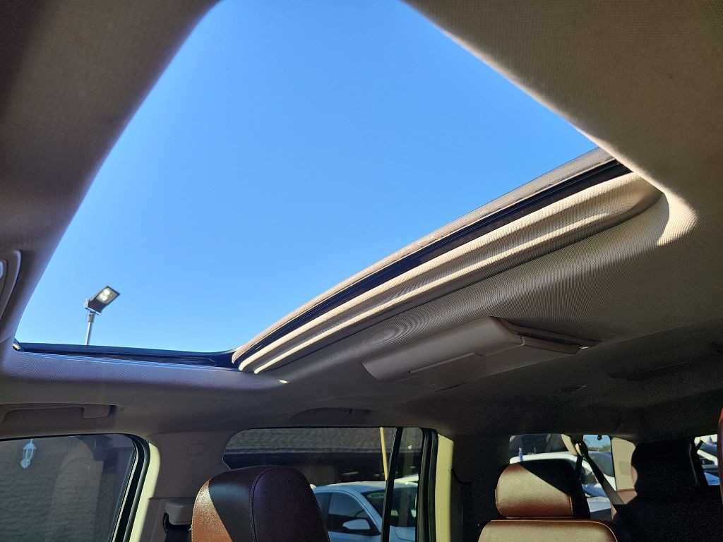 2016 Chevrolet Suburban Image 35