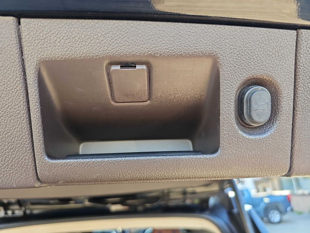 2016 Chevrolet Suburban Image 41