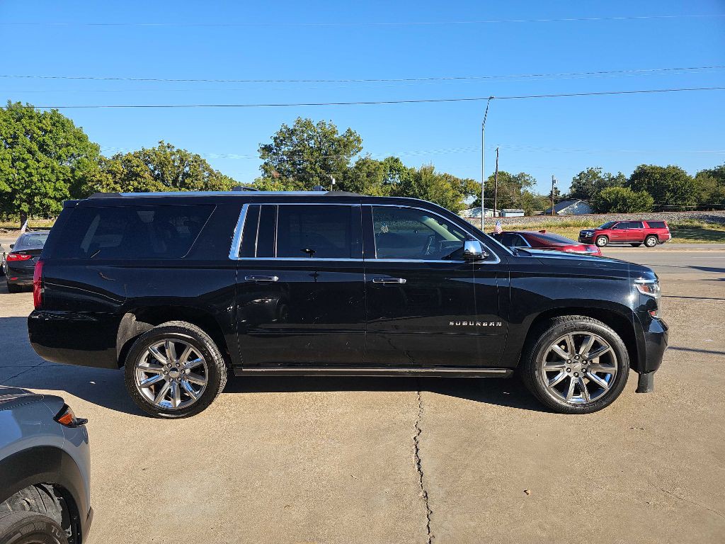 2016 Chevrolet Suburban Image 2