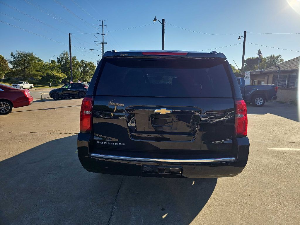 2016 Chevrolet Suburban Image 4