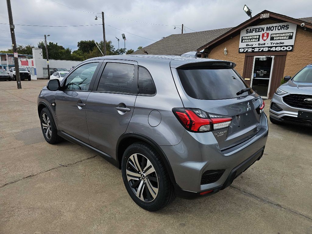 2024 Mitsubishi Outlander Image 2