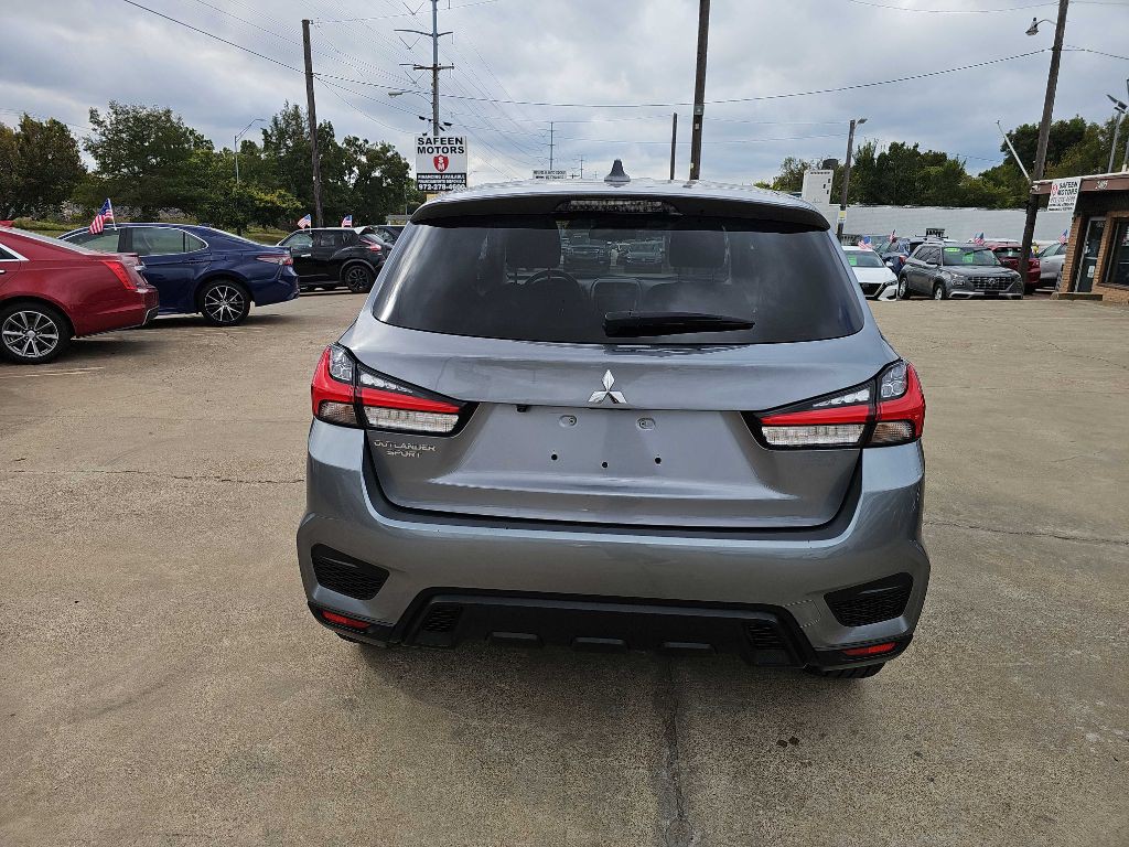 2024 Mitsubishi Outlander Image 3
