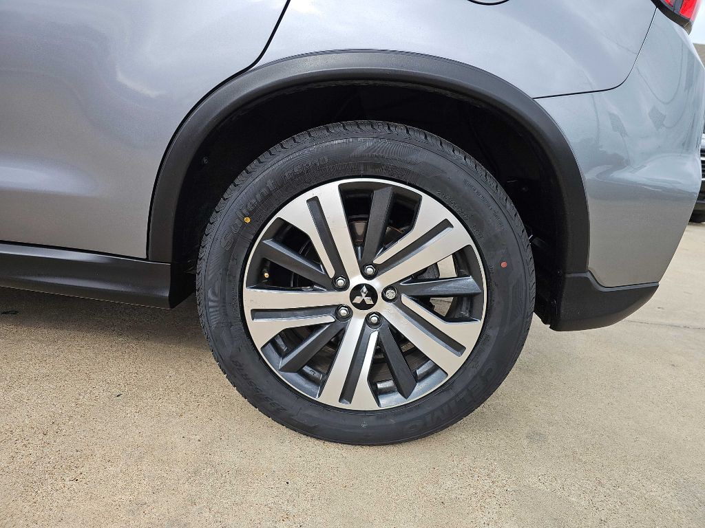 2024 Mitsubishi Outlander Image 11