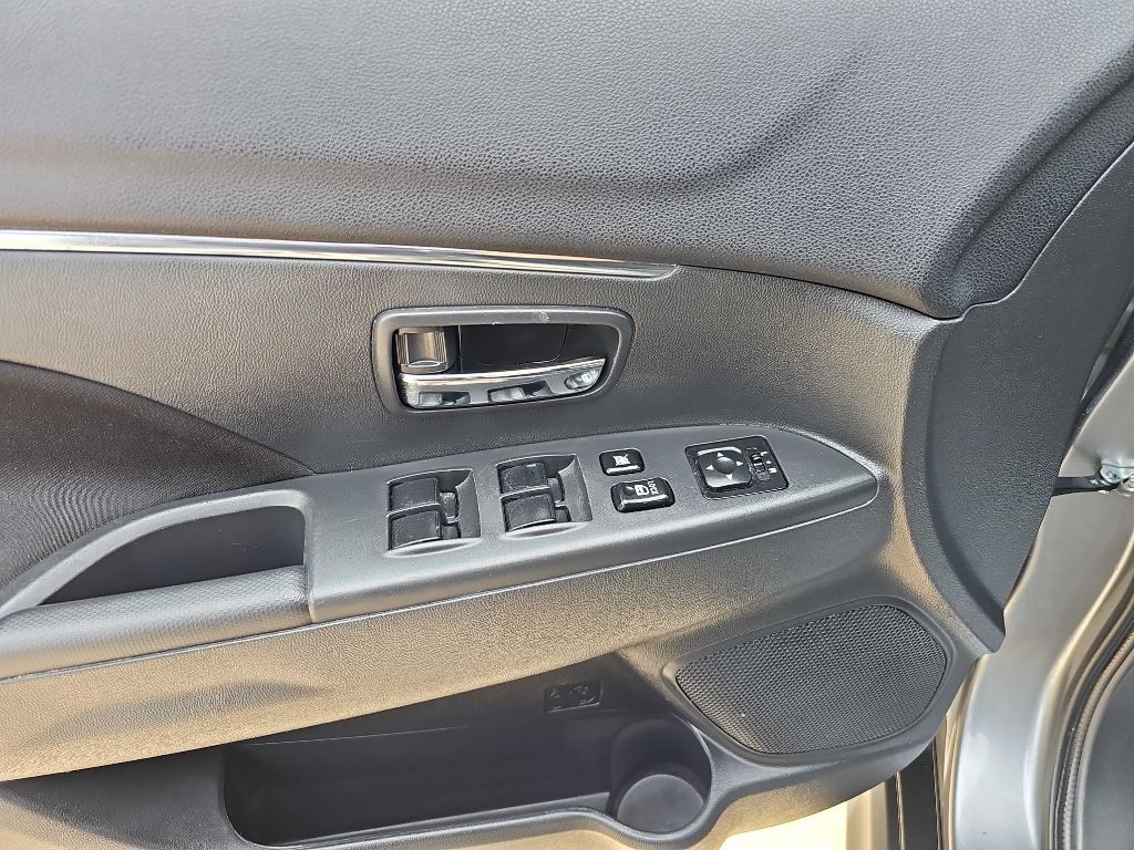 2024 Mitsubishi Outlander Image 20