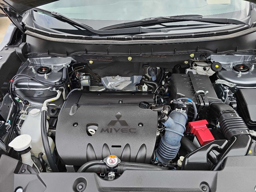 2024 Mitsubishi Outlander Image 36