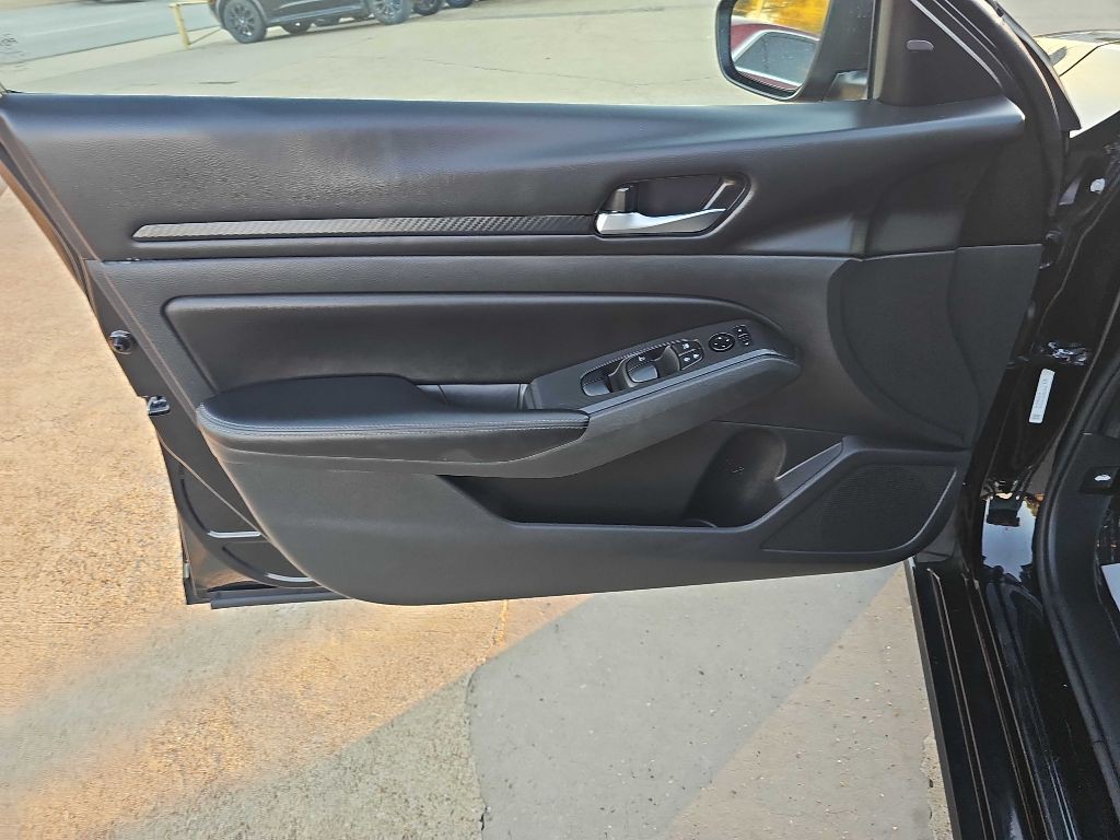 2024 Nissan Altima Image 13