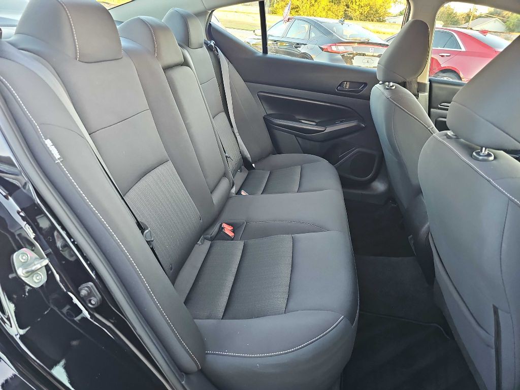 2024 Nissan Altima Image 17