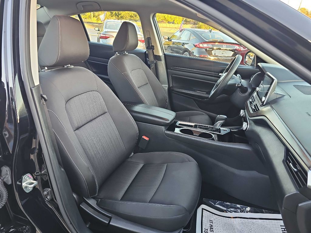 2024 Nissan Altima Image 19