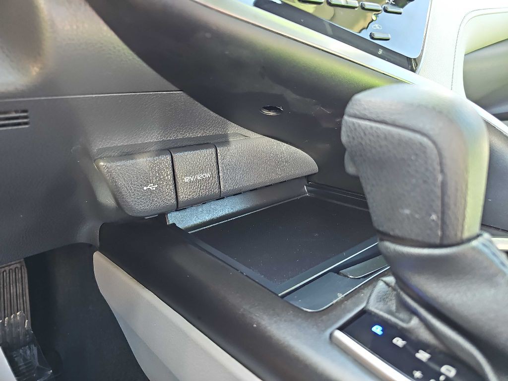 2023 Toyota Camry Image 28