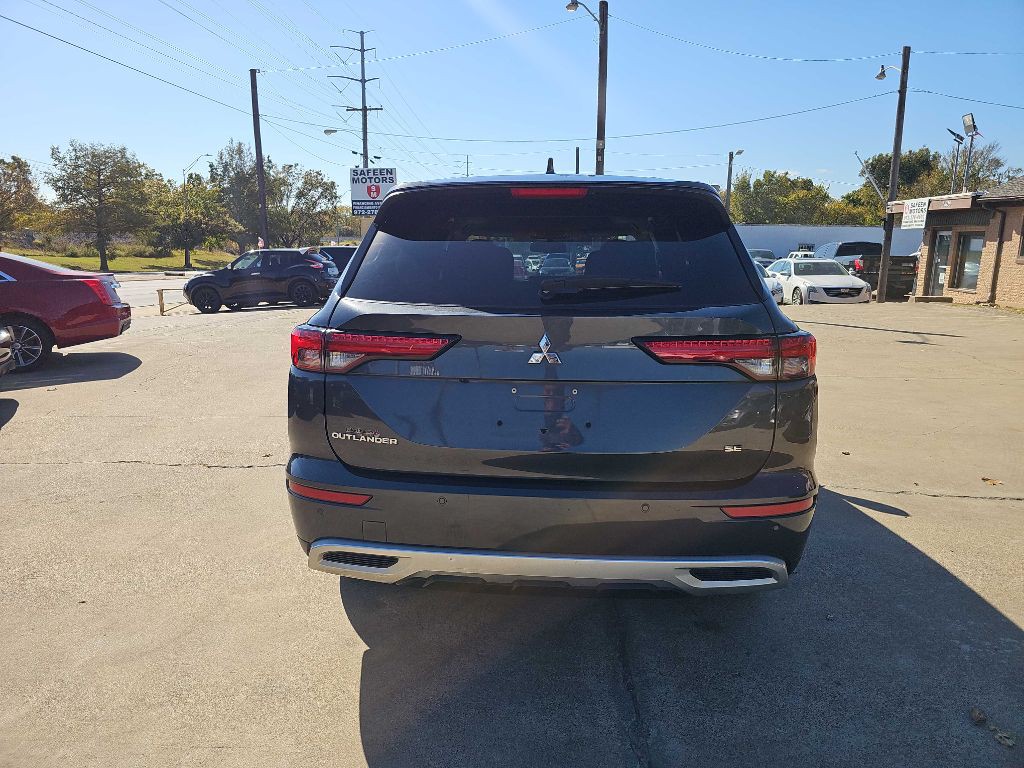 2024 Mitsubishi Outlander Image 2