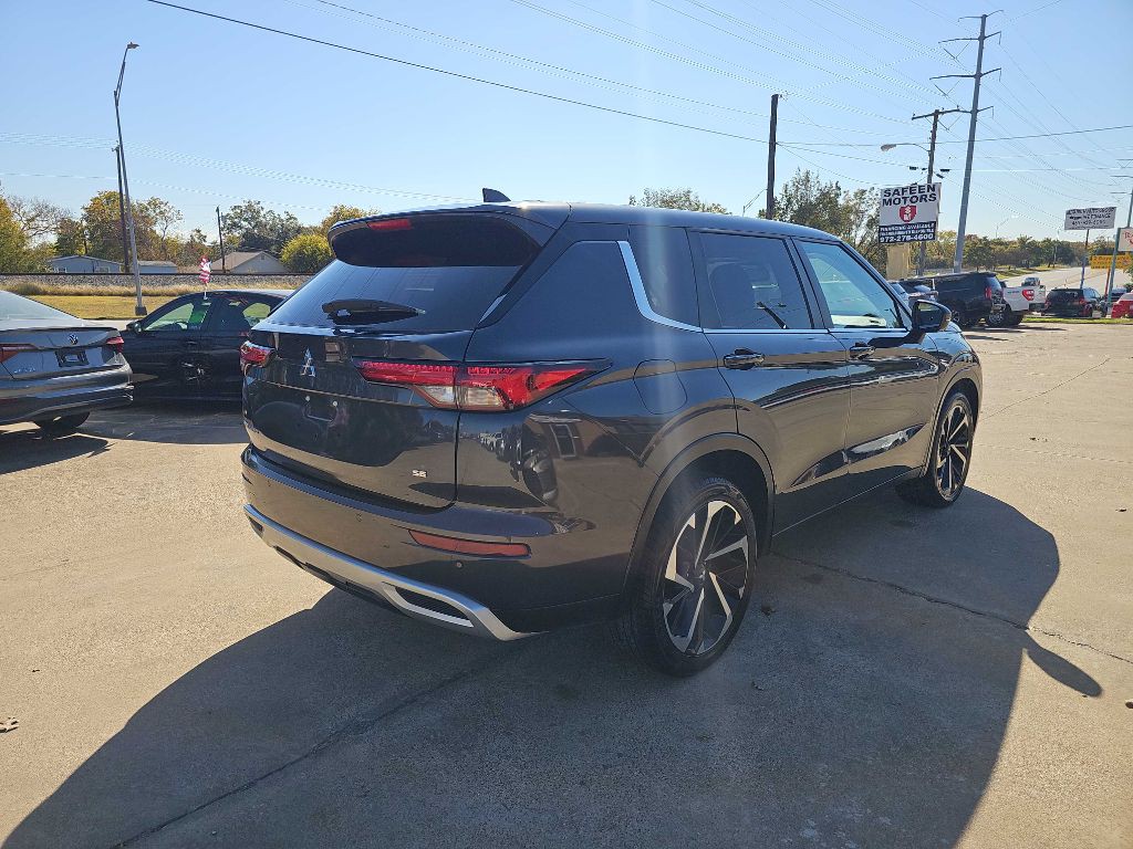 2024 Mitsubishi Outlander Image 3