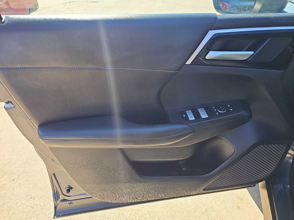 2024 Mitsubishi Outlander Image 11