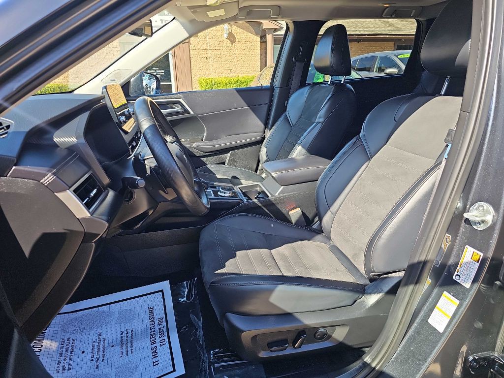 2024 Mitsubishi Outlander Image 13