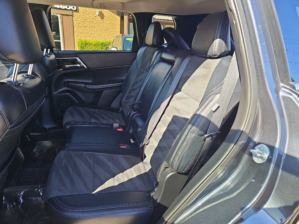 2024 Mitsubishi Outlander Image 14