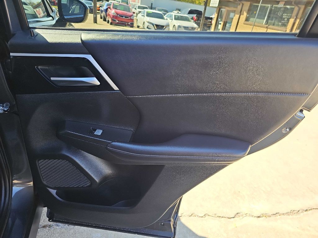 2024 Mitsubishi Outlander Image 16