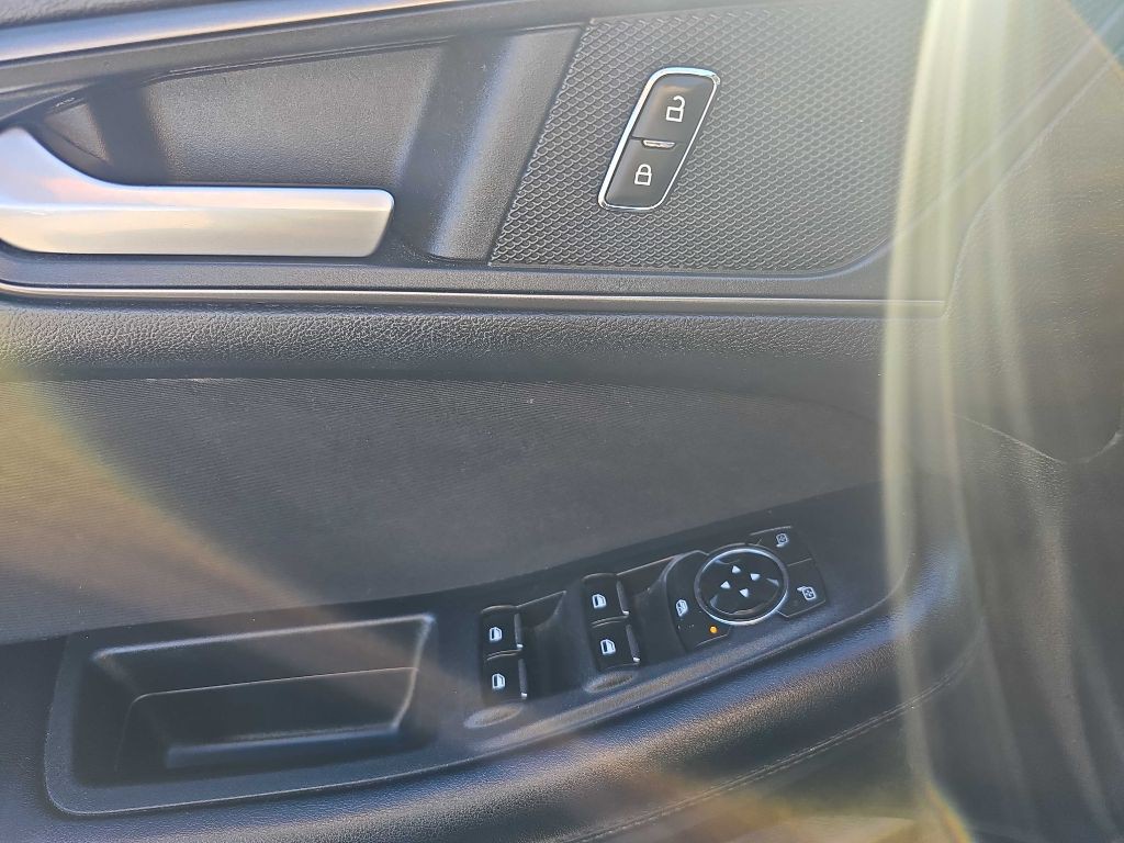 2018 Ford Edge Image 21