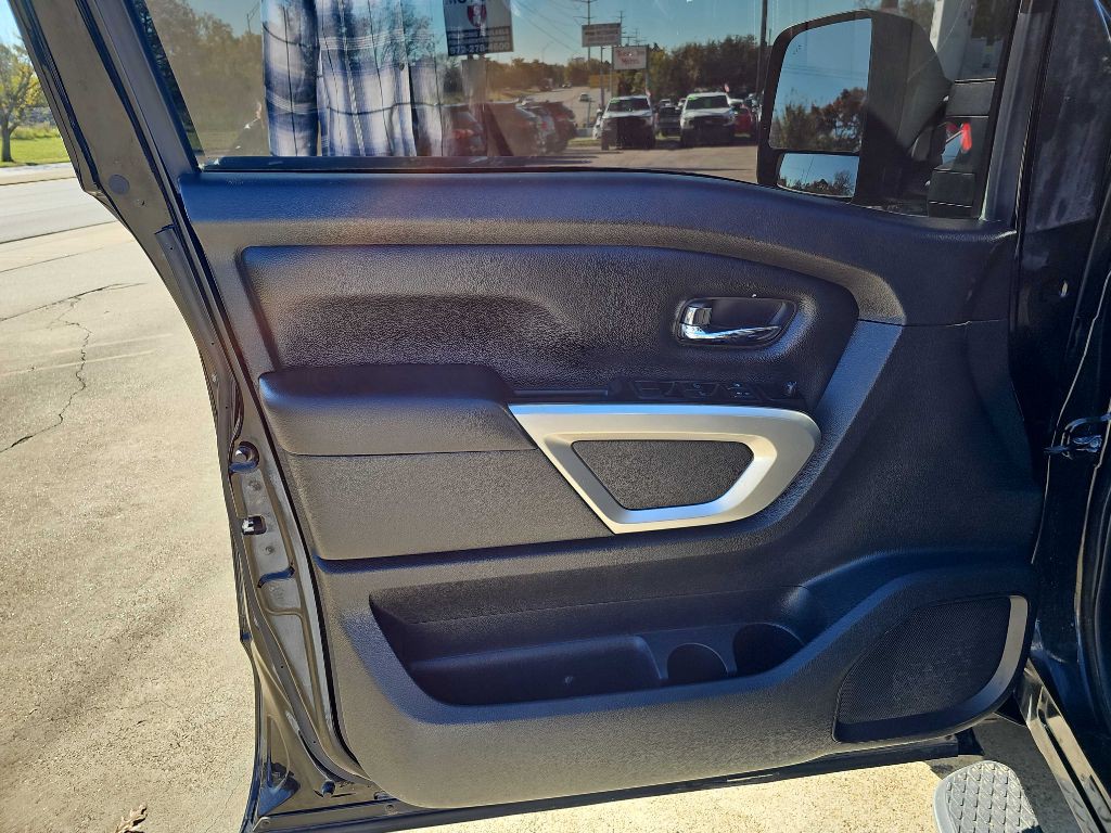 2019 Nissan Titan Image 12