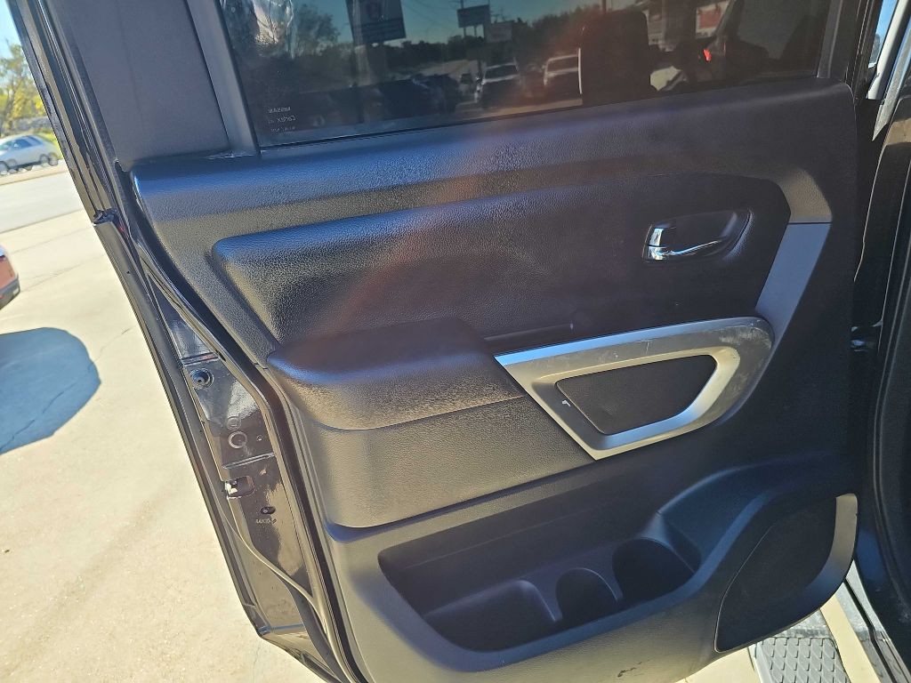 2019 Nissan Titan Image 15