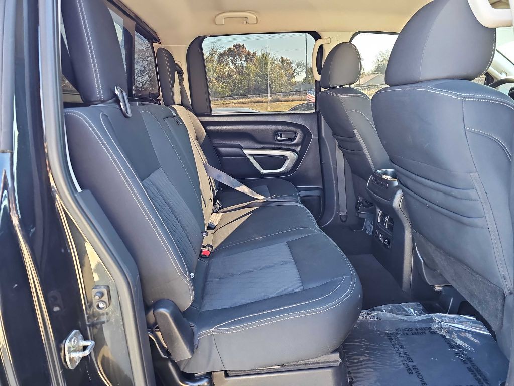 2019 Nissan Titan Image 18
