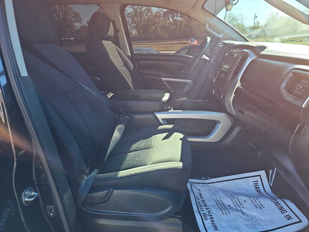 2019 Nissan Titan Image 19