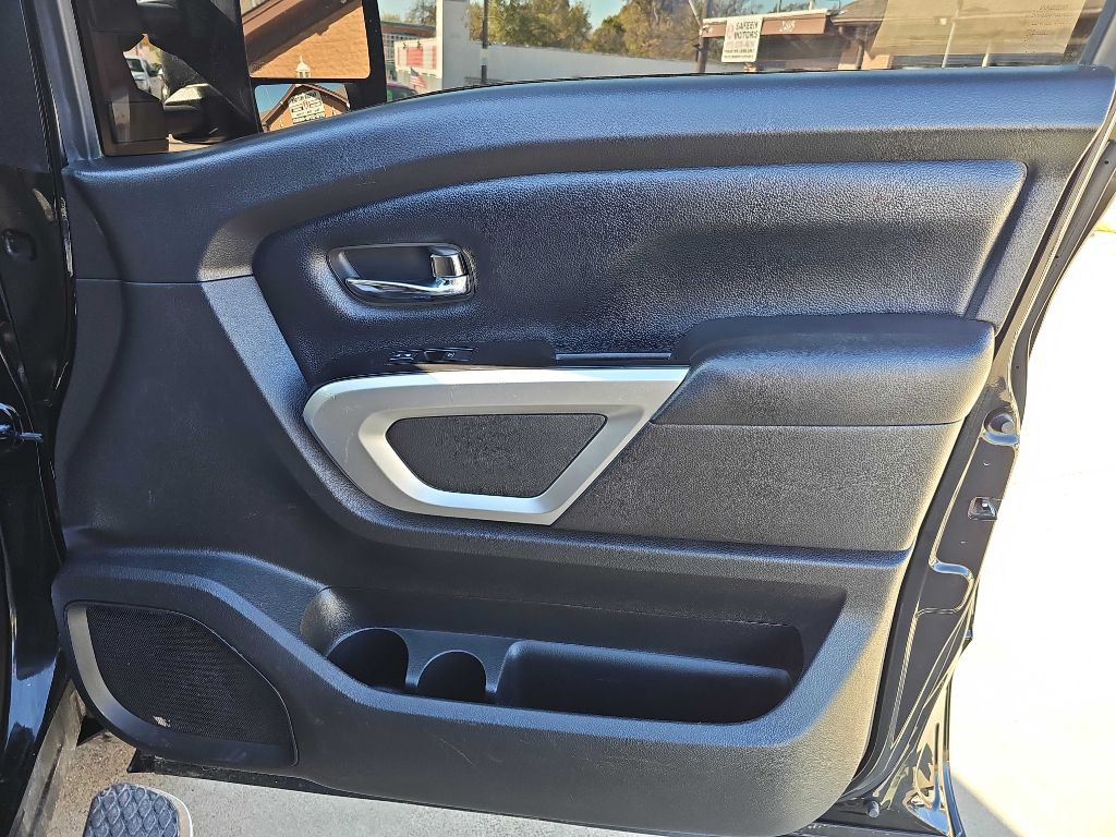 2019 Nissan Titan Image 20