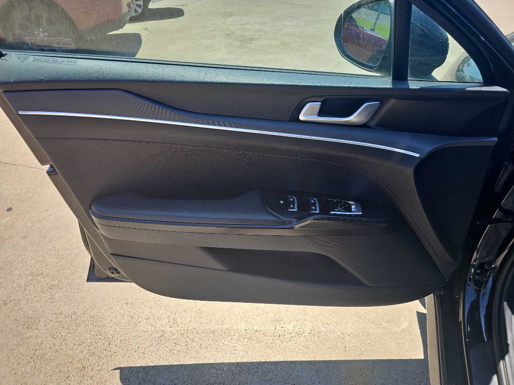 2023 Kia K5 Image 11