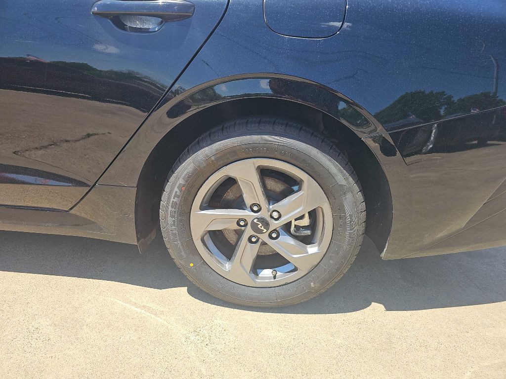 2023 Kia K5 Image 12