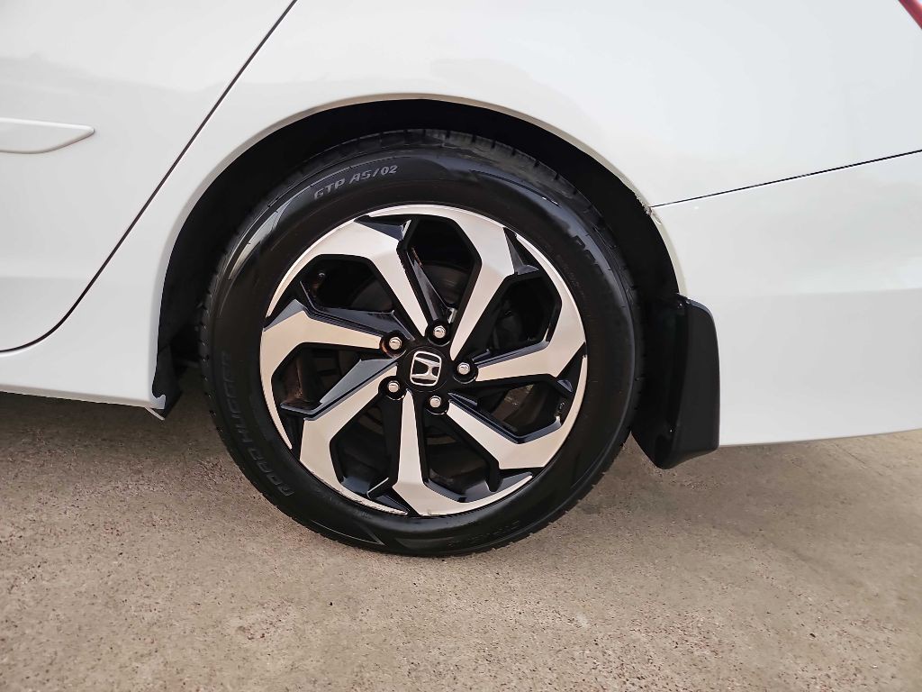 2017 Honda Accord Image 11