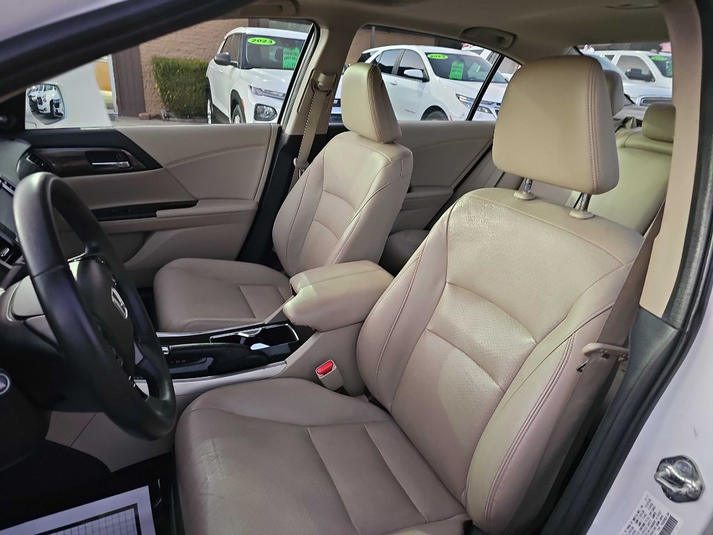 2017 Honda Accord Image 12