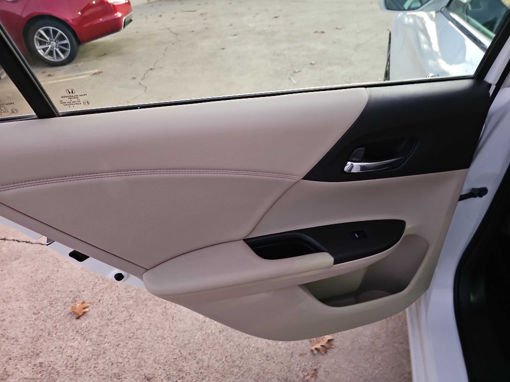 2017 Honda Accord Image 14