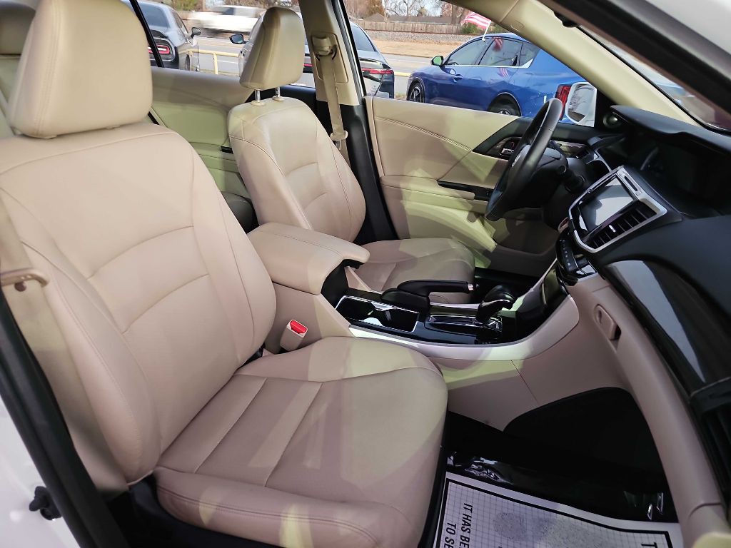 2017 Honda Accord Image 17