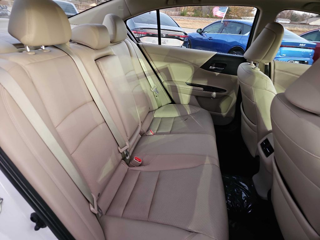 2017 Honda Accord Image 19