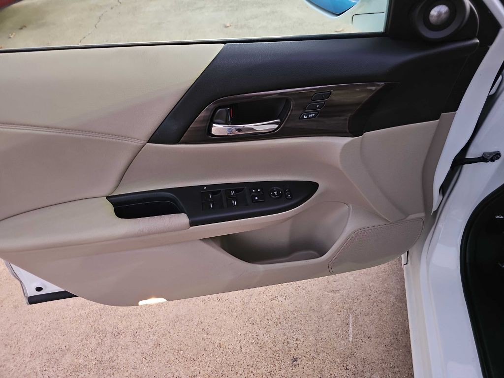 2017 Honda Accord Image 20