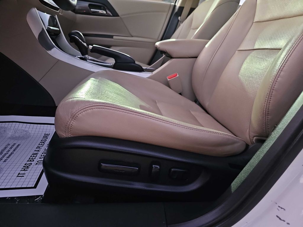 2017 Honda Accord Image 21